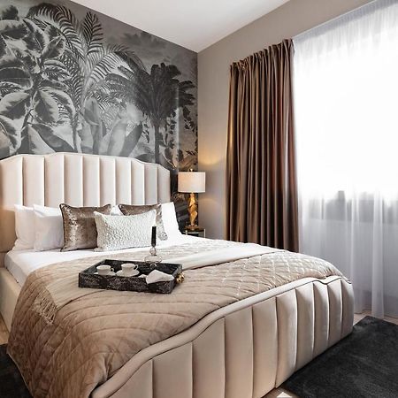 Qult - Orient Express Apartment Bukares Bagian luar foto