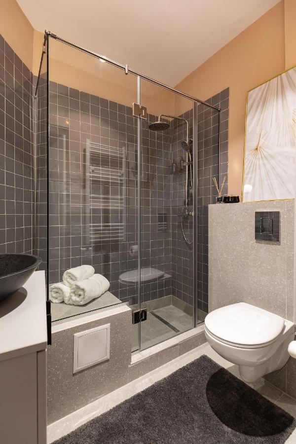 Qult - Orient Express Apartment Bukares Bagian luar foto